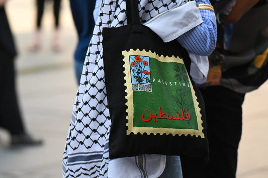 Le keffieh palestinien : un accessoire vestimentaire devenu un symbole de résistance